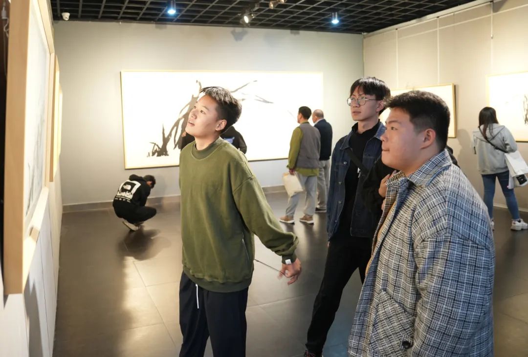 “咏兰——何茂峰书画艺术展”开幕仪式隆重举行