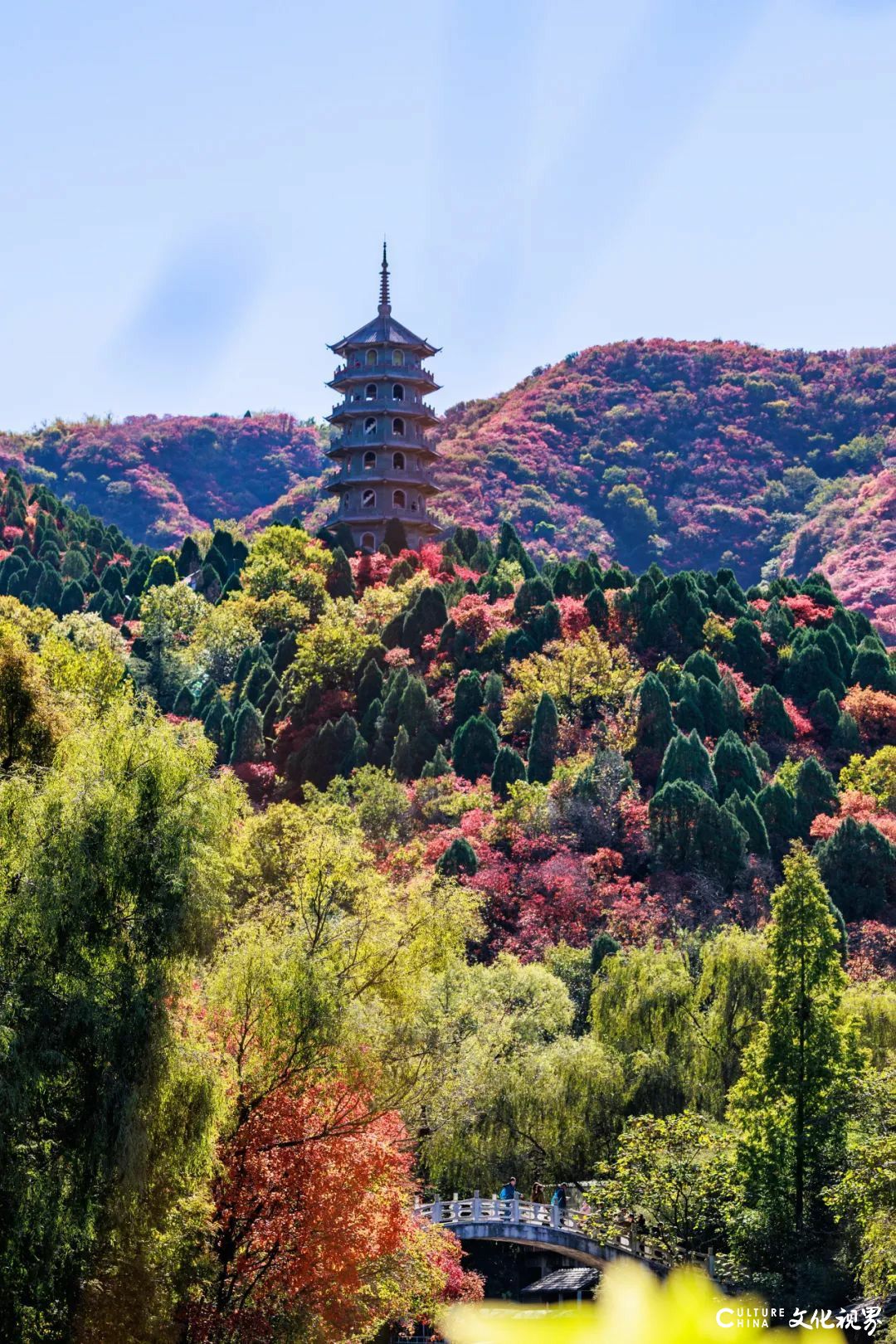 多地迎来登山赏秋旺季，山水景区门票预订量倍增，夜游、City Walk成热门选项