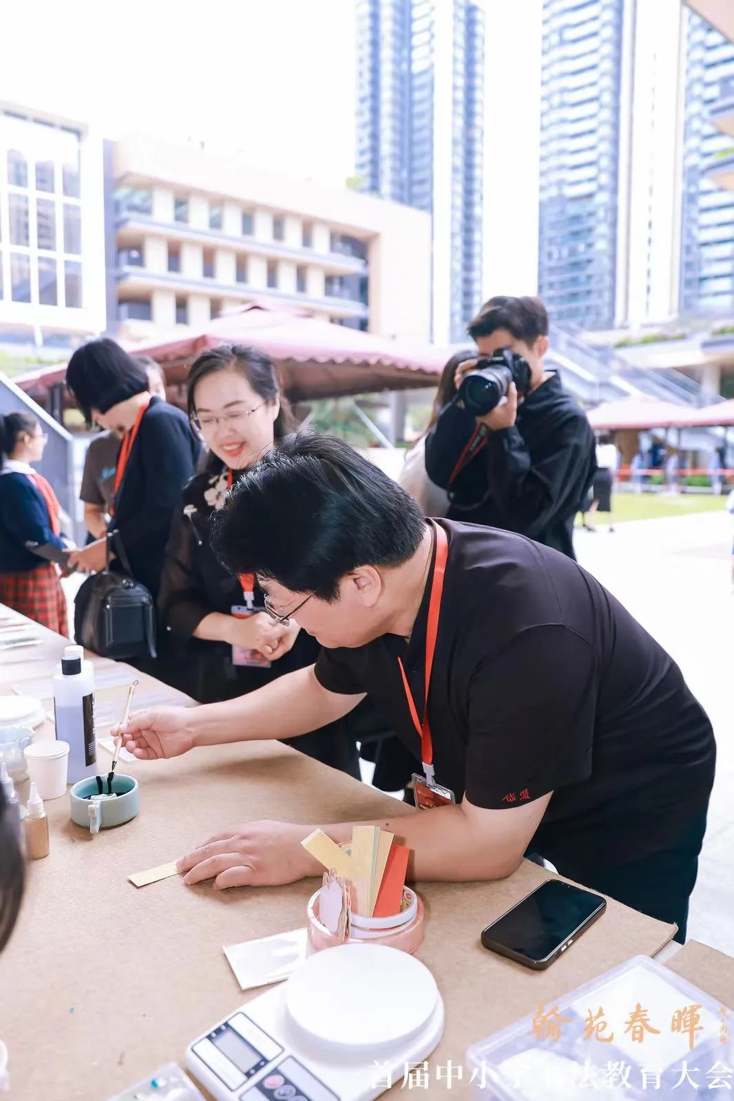 晁岱双应邀参加“翰苑春晖——首届中小学书法教育大会”，现场受聘为中国教育学会书法教育专委会理事