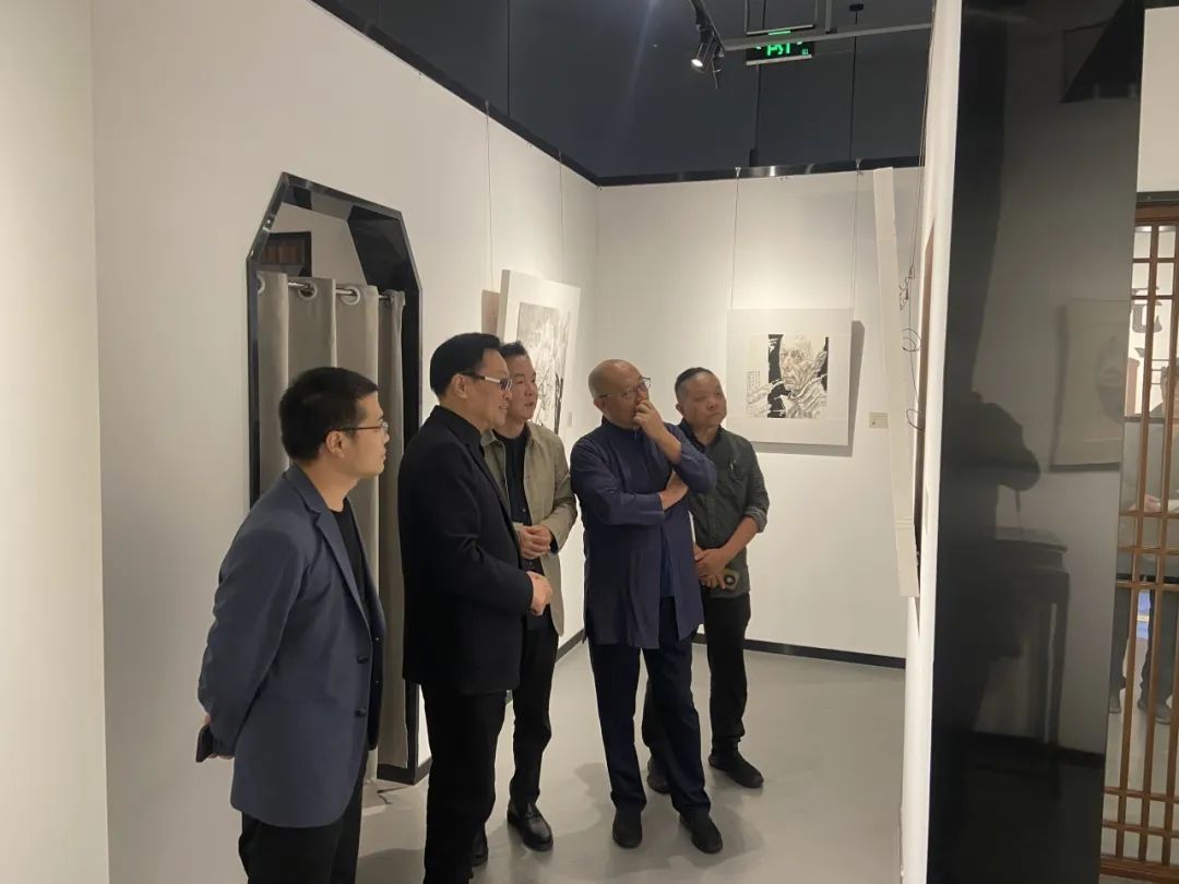 “无问西东——许建康作品展”在南京开幕