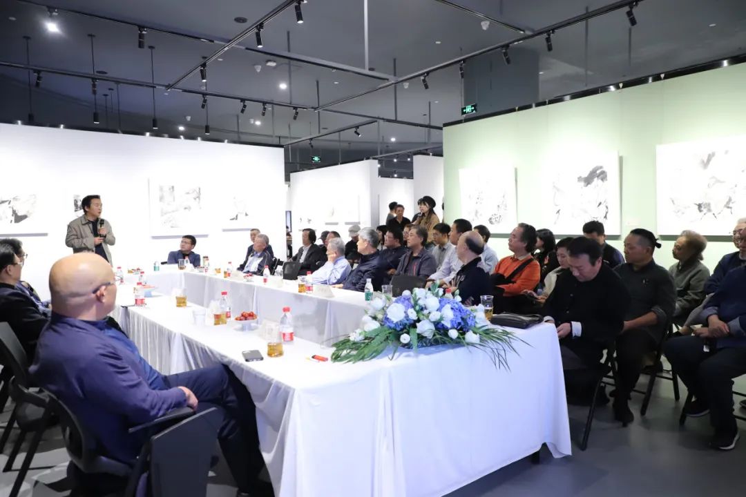 “无问西东——许建康作品展”在南京开幕