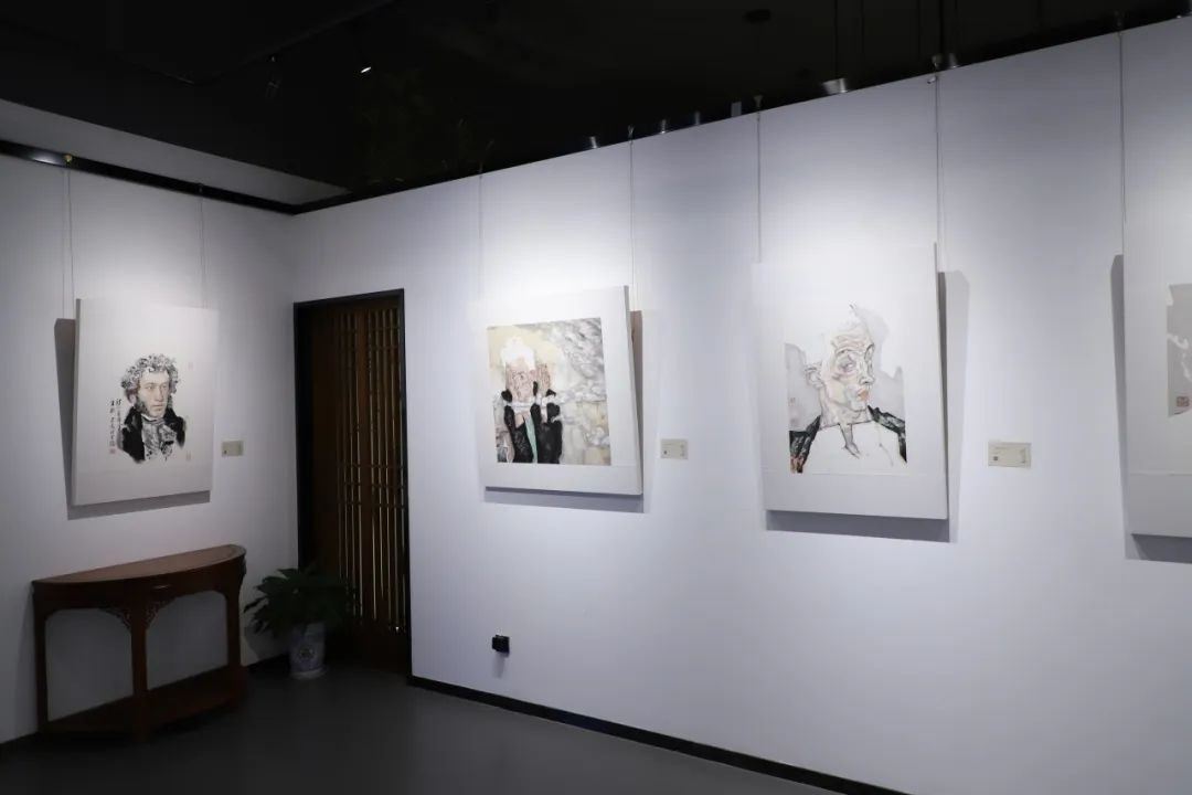 “无问西东——许建康作品展”在南京开幕