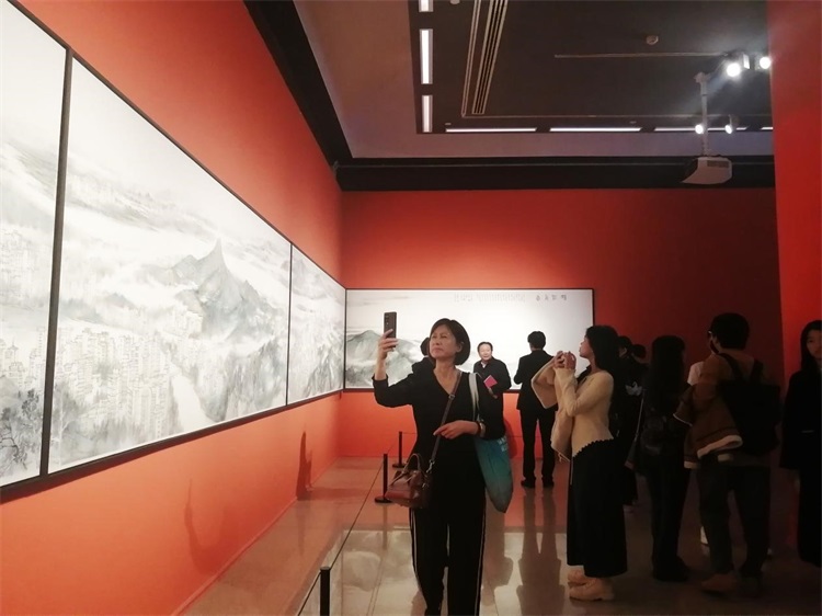 “绿水青山就是金山银山”大美潇湘大型系列山水画展在中国美术馆开幕