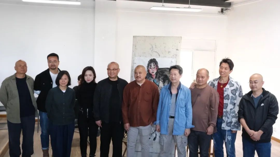 中央美院王晓辉教授到山艺美术学院开展学术讲座，介绍水墨人物“全攻全守”的教学实践理念