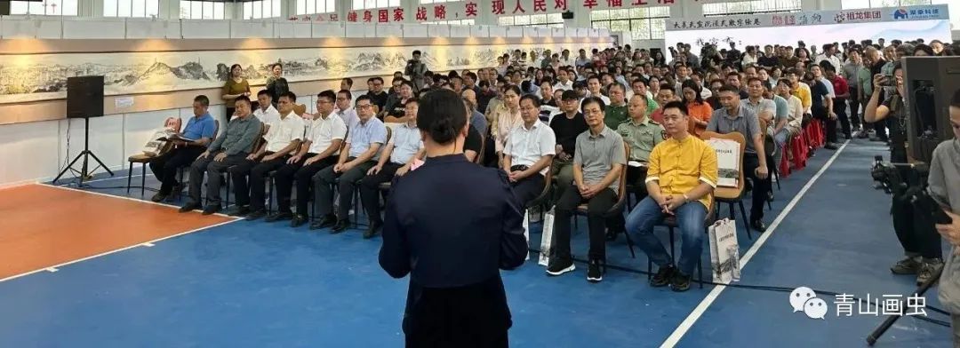 “壮美广西 魅力武宣——钟涛教授《大美武宣锦绣百里图卷》展暨武宣风光摄影展”展出中，展期至11月27日