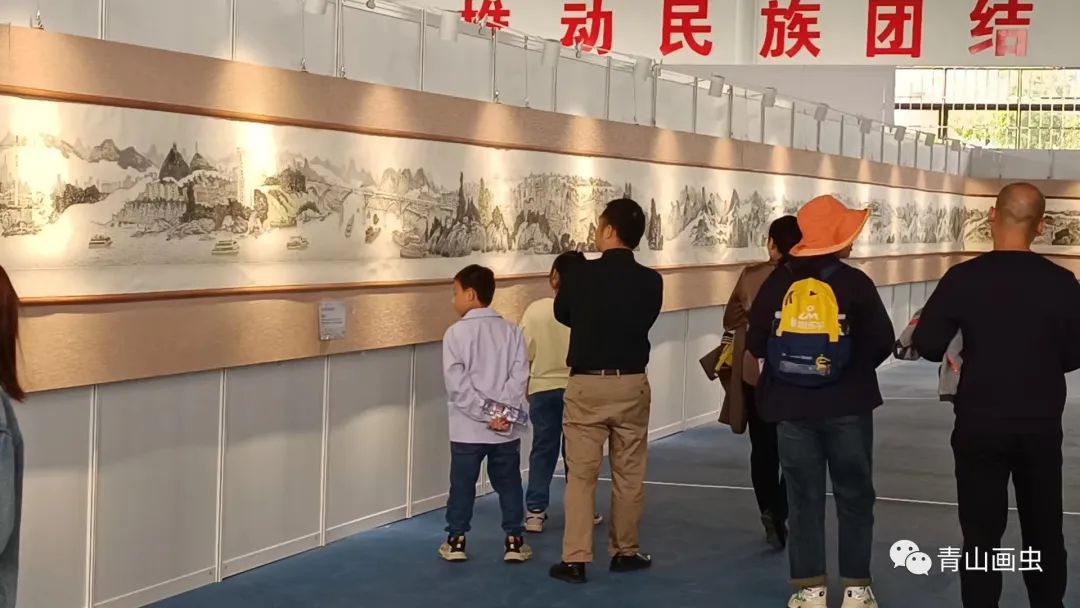 “壮美广西 魅力武宣——钟涛教授《大美武宣锦绣百里图卷》展暨武宣风光摄影展”展出中，展期至11月27日