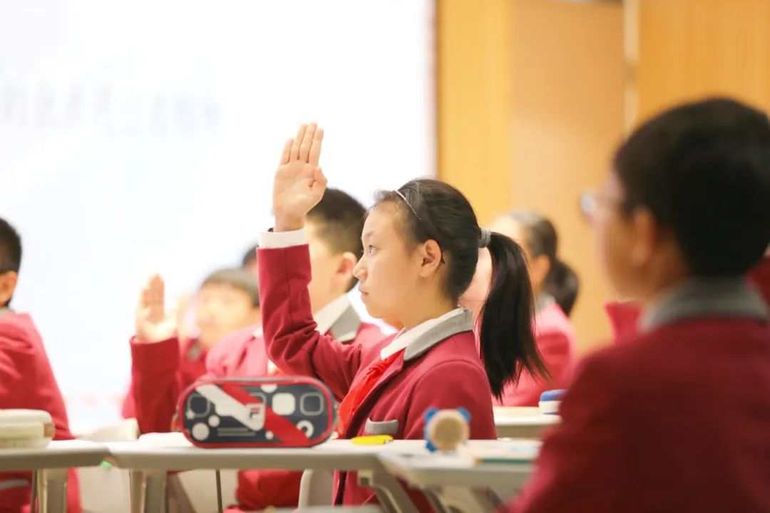 全国合作学习沉浸式工作坊参观济南市安生学校，深入小学、初中了解合作学习开展情况