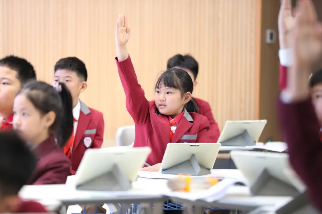 全国合作学习沉浸式工作坊参观济南市安生学校，深入小学、初中了解合作学习开展情况