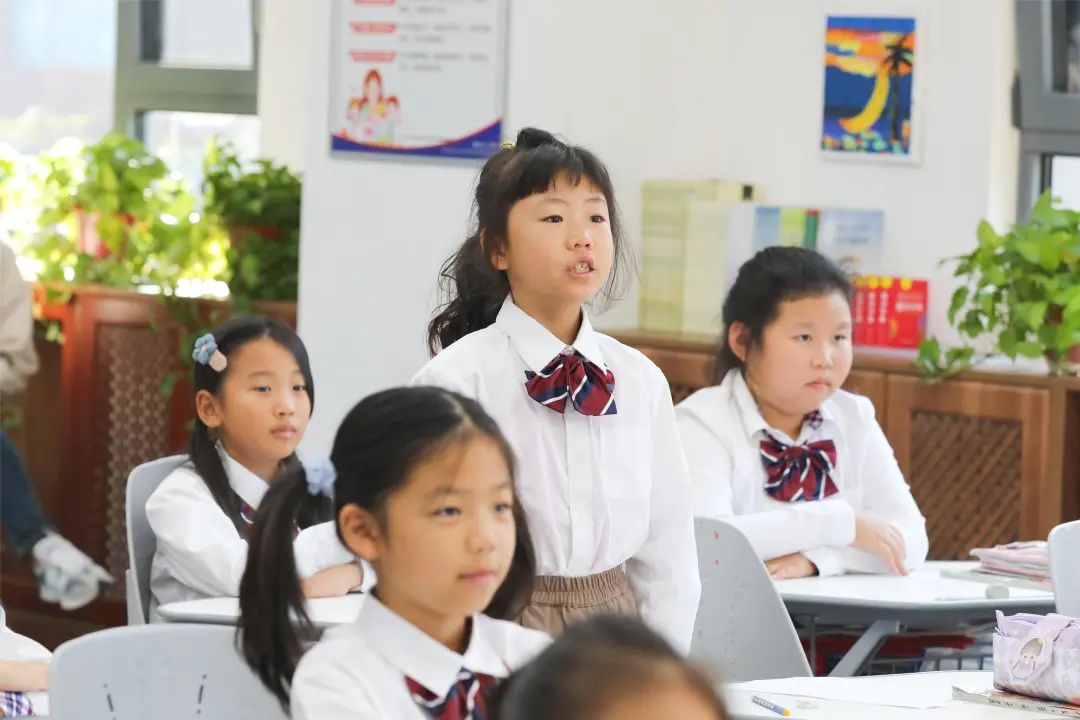 全国合作学习沉浸式工作坊参观济南市安生学校，深入小学、初中了解合作学习开展情况