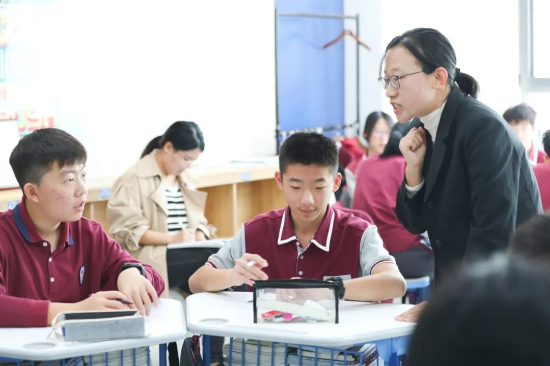 全国合作学习沉浸式工作坊参观济南市安生学校，深入小学、初中了解合作学习开展情况