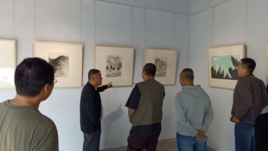 湟水河边，著名画家刘毅应邀参展“依山傍水——山水圈年度主题系列作品邀请展”