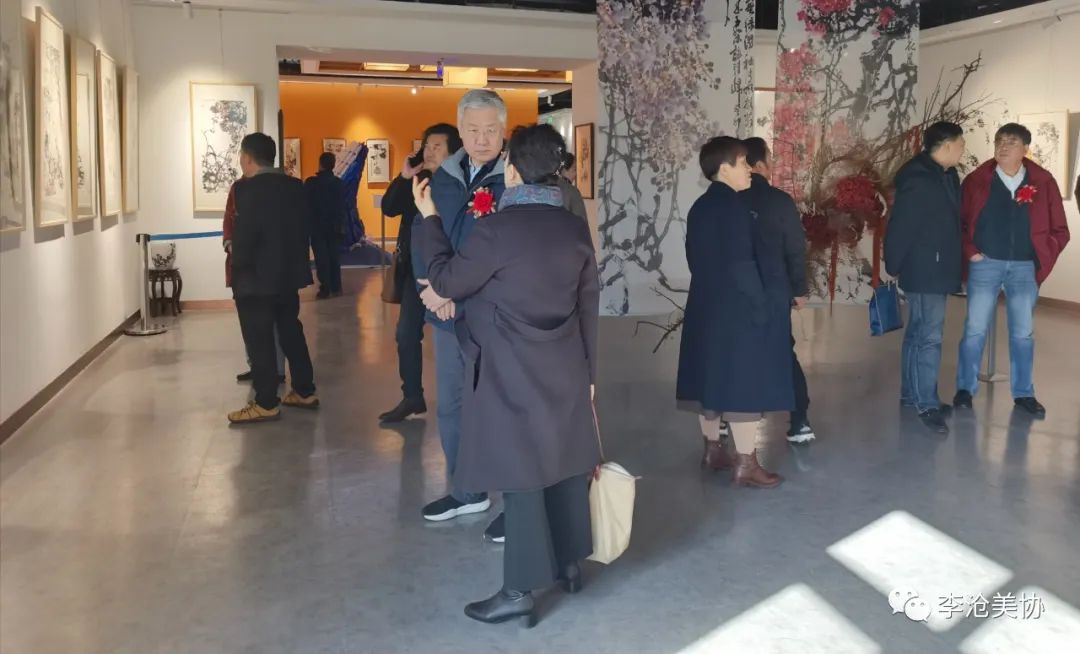 “花影·诗韵——陈灵均花鸟画作品展”在青岛开幕