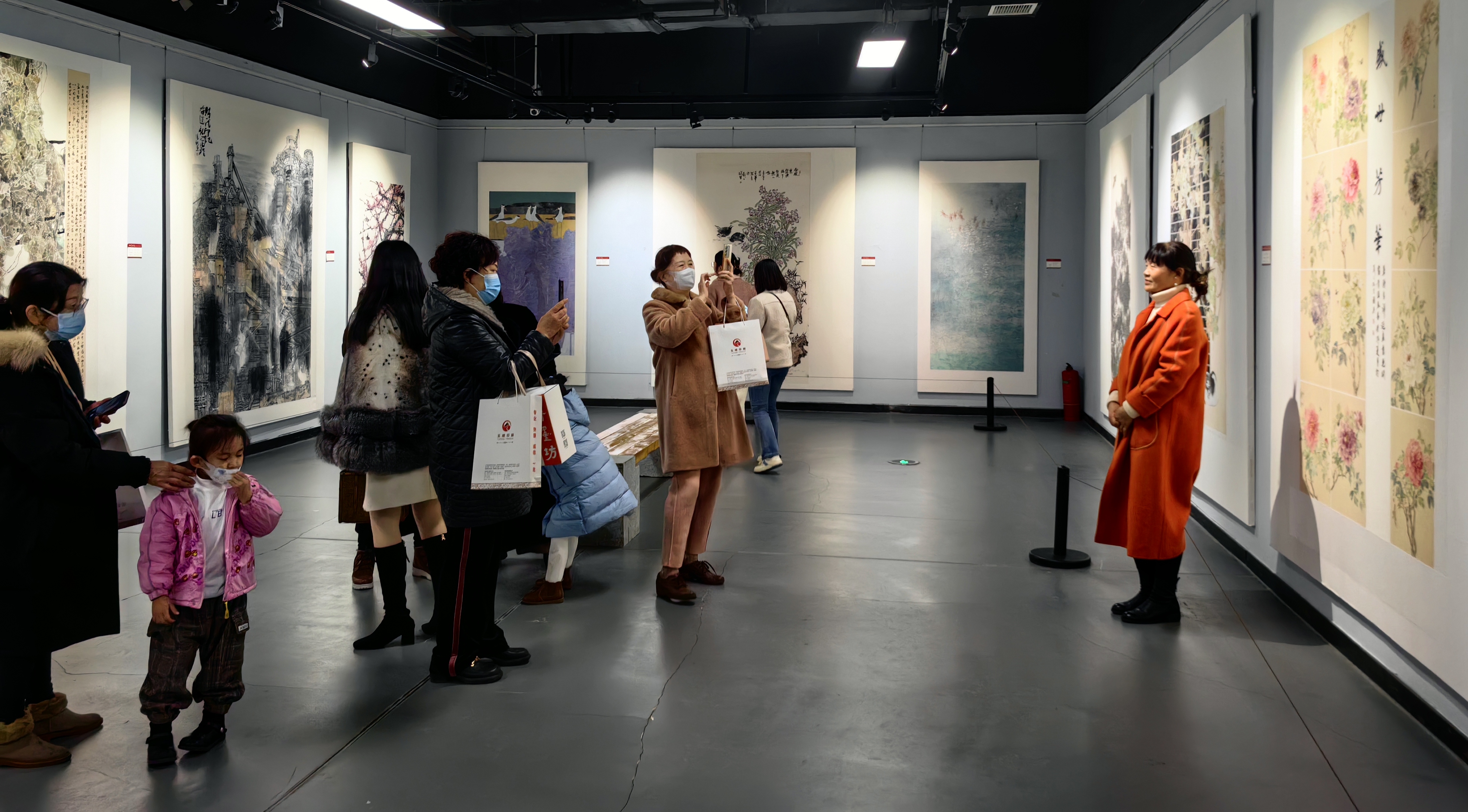 “红嫂·帼风”全国女画家中国画展在临沂开幕，展期至12月5日