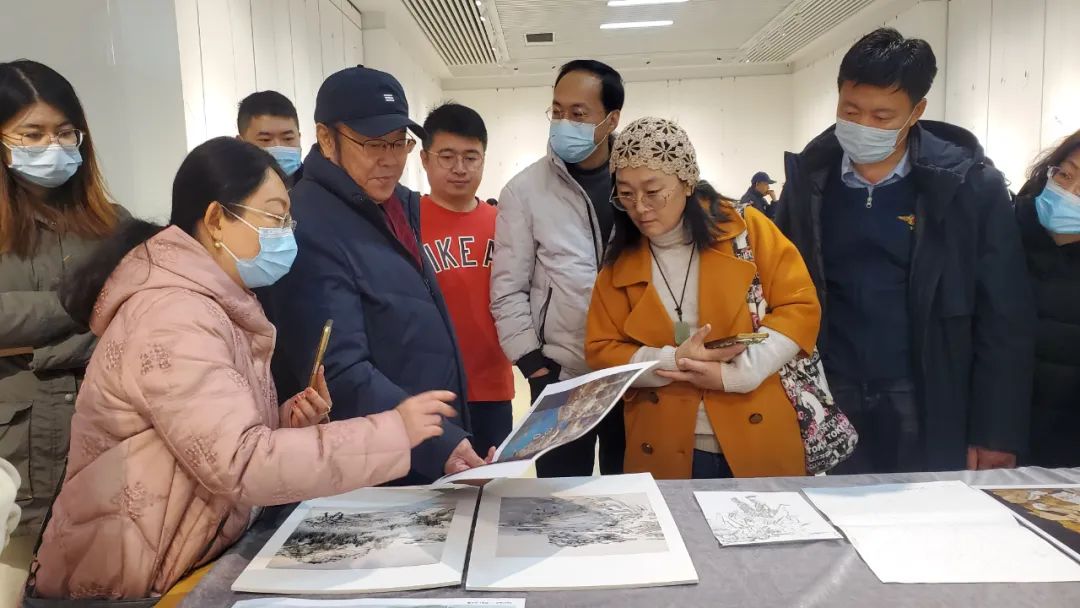 山东省美术家协会专家团到青岛市指导备战第十四届全国美展工作