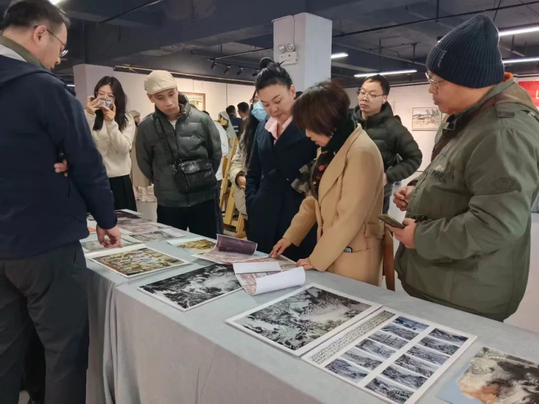 山东省美术家协会专家团到威海市指导备战第十四届全国美展工作