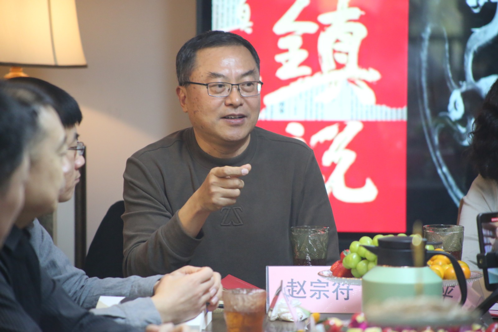 报人的“两个故乡”与《大众日报》85年的油墨香——记逄春阶乡野小说《芝镇说》三部曲学术研讨会