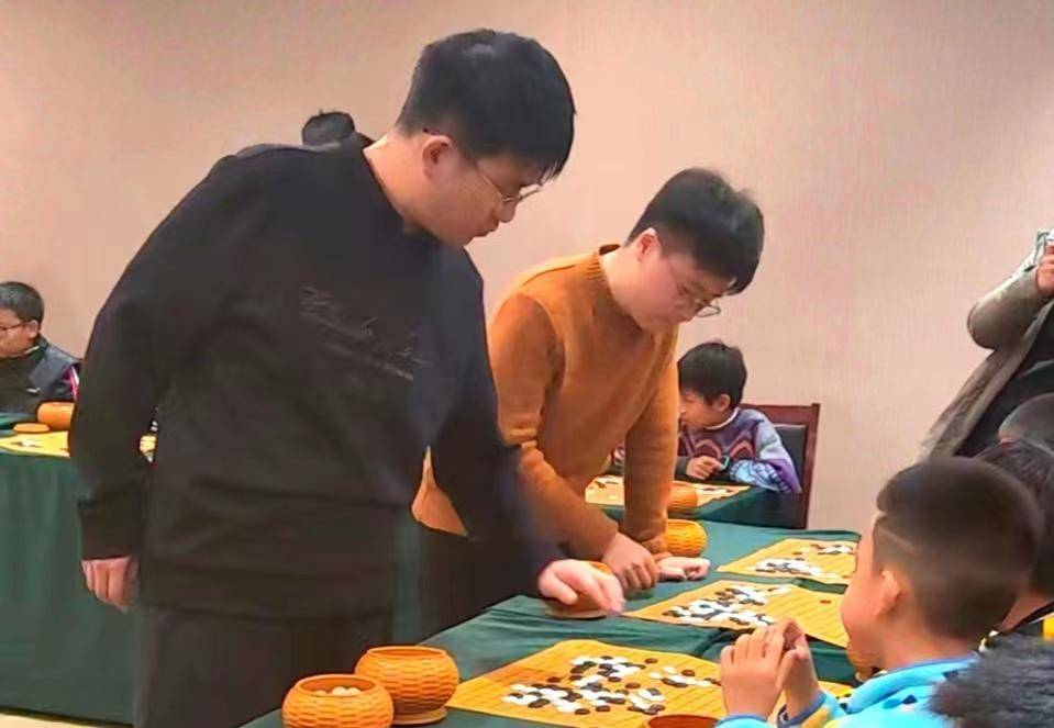 围甲联赛济南钢城棋山精彩上演，山东日照山海大象主场3：1完胜山西元工弘弈