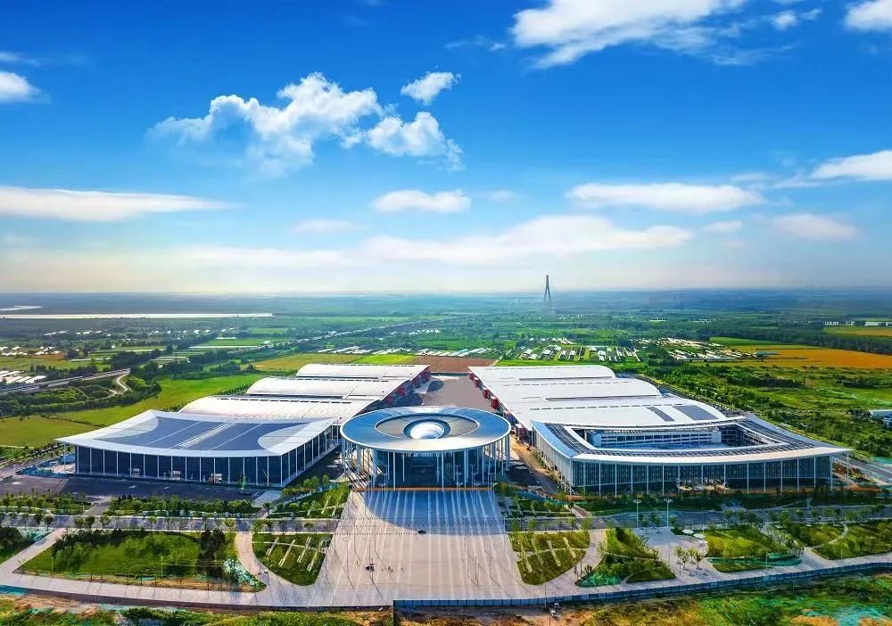 绿地集团投资建设的济南黄河国际会展中心荣获“2022-2023年度中国新锐会展场馆”荣誉称号