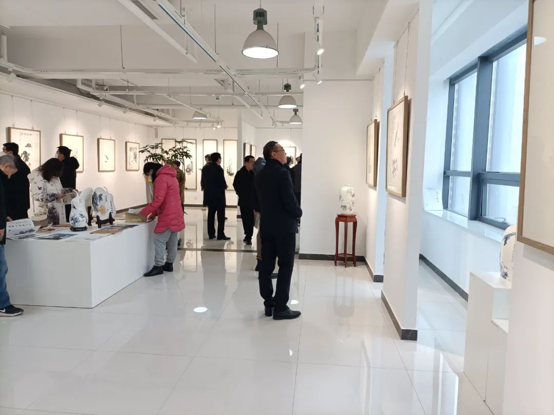 “甲子知味——张家会花鸟画作品展”昨日在滨州开幕