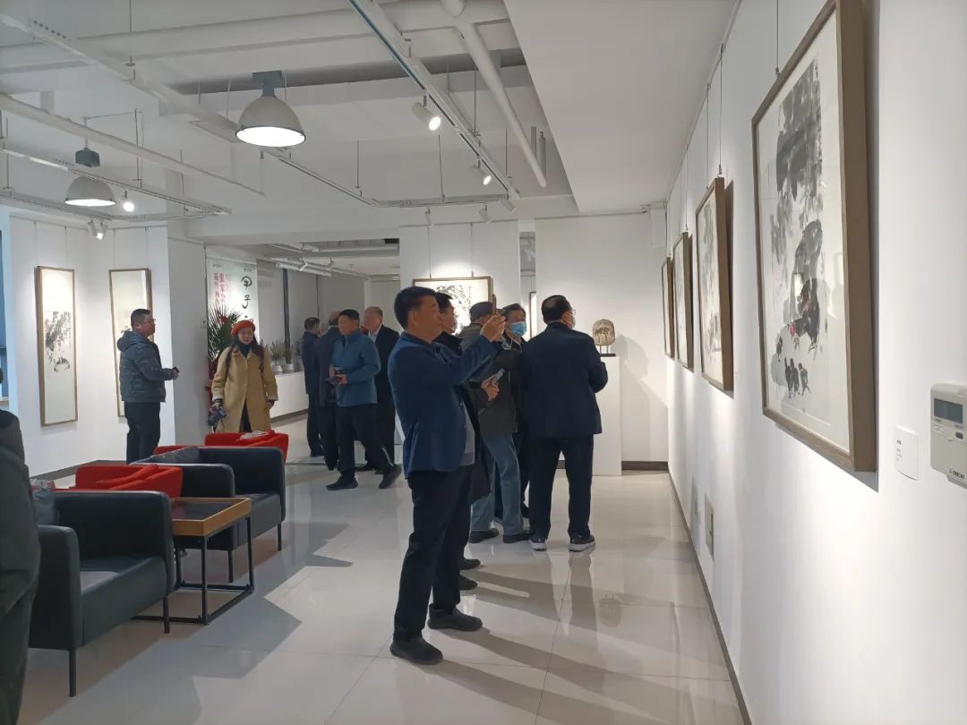 “甲子知味——张家会花鸟画作品展”昨日在滨州开幕