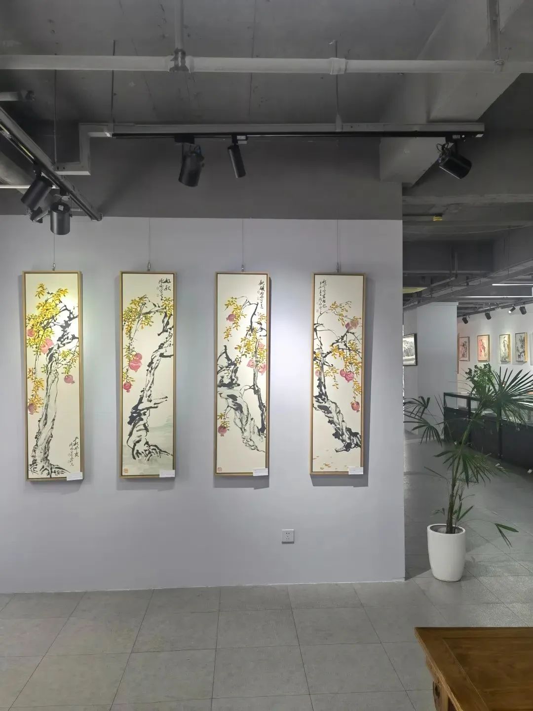 “竹风我衣——阴澍雨中国画展”在深圳市泓岭美术馆开幕，展期至12月30日