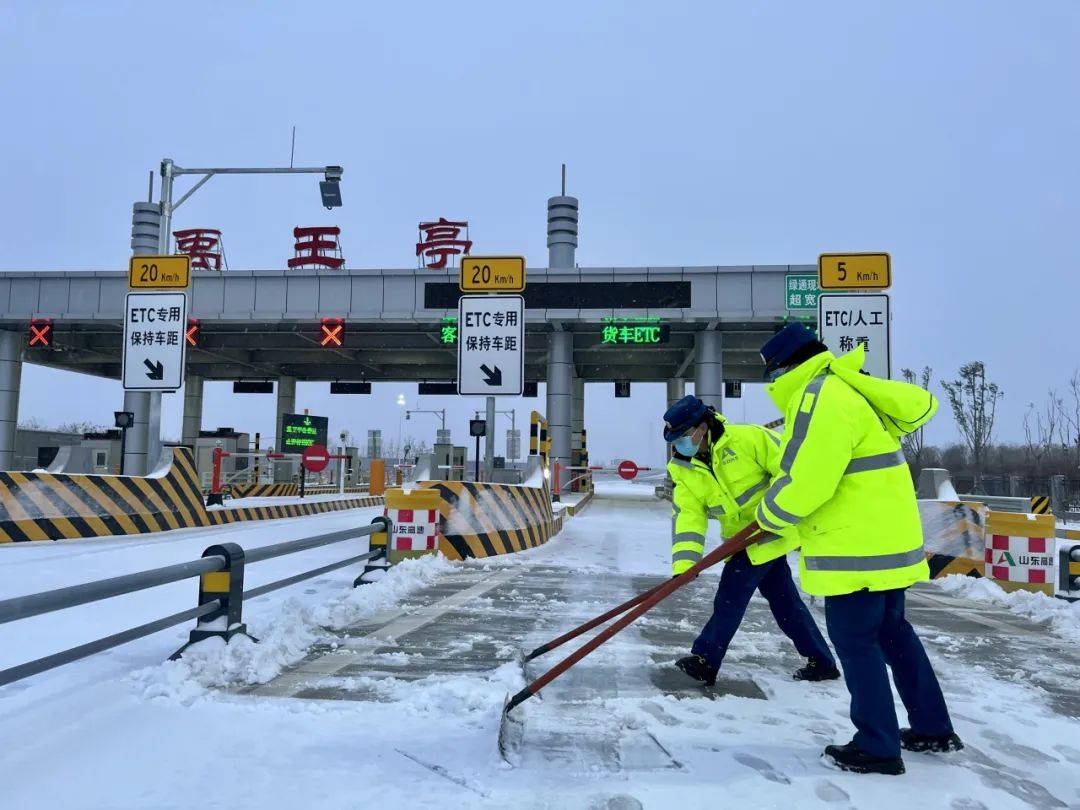 12小时、3000多人次、4400吨融雪剂 | 数说山东高速除雪防滑硬措施