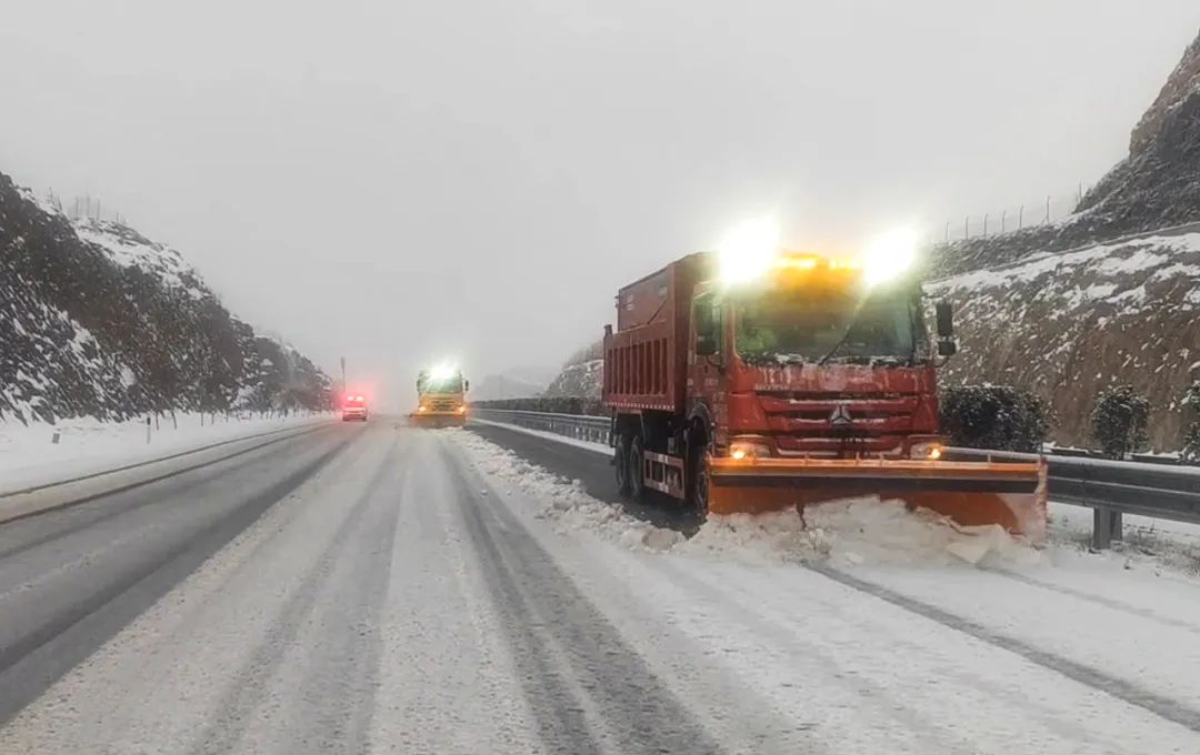 12小时、3000多人次、4400吨融雪剂 | 数说山东高速除雪防滑硬措施