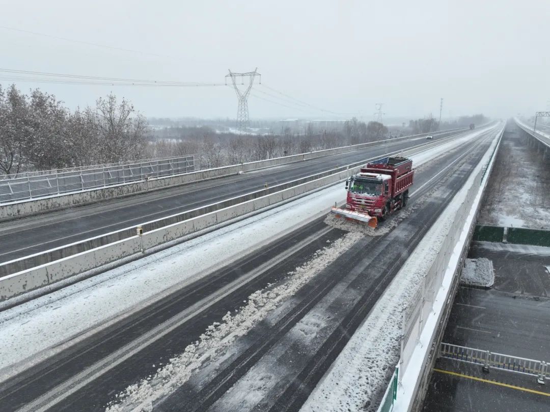 12小时、3000多人次、4400吨融雪剂 | 数说山东高速除雪防滑硬措施