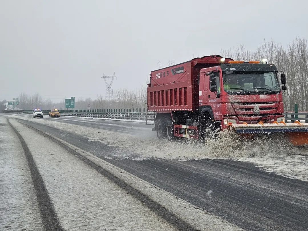 12小时、3000多人次、4400吨融雪剂 | 数说山东高速除雪防滑硬措施