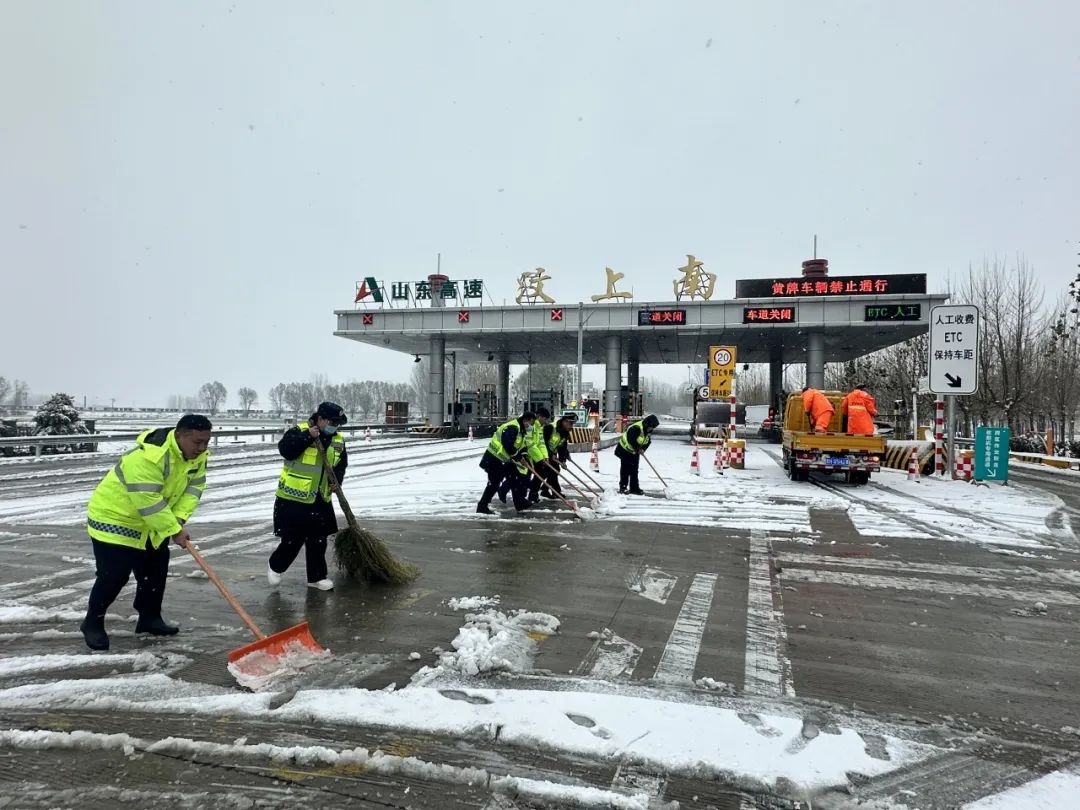 12小时、3000多人次、4400吨融雪剂 | 数说山东高速除雪防滑硬措施