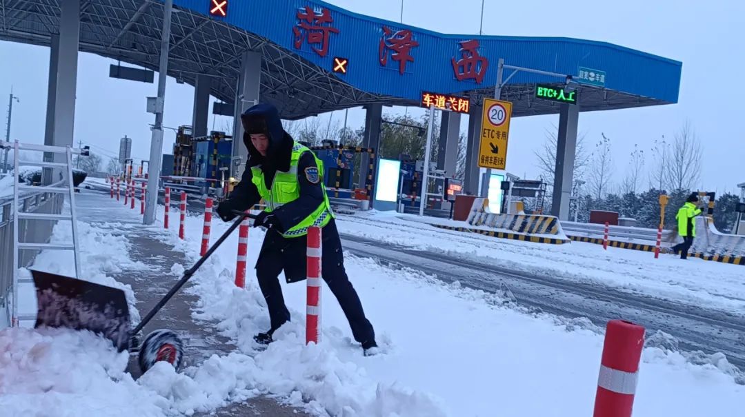 12小时、3000多人次、4400吨融雪剂 | 数说山东高速除雪防滑硬措施