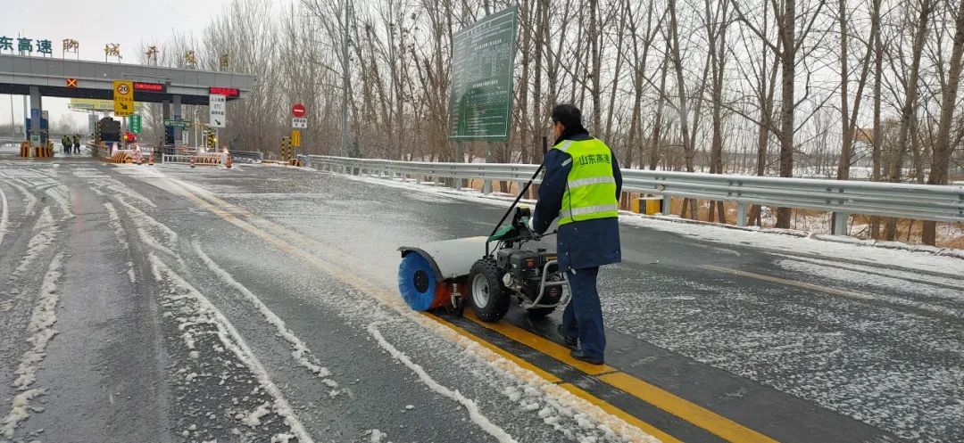 12小时、3000多人次、4400吨融雪剂 | 数说山东高速除雪防滑硬措施