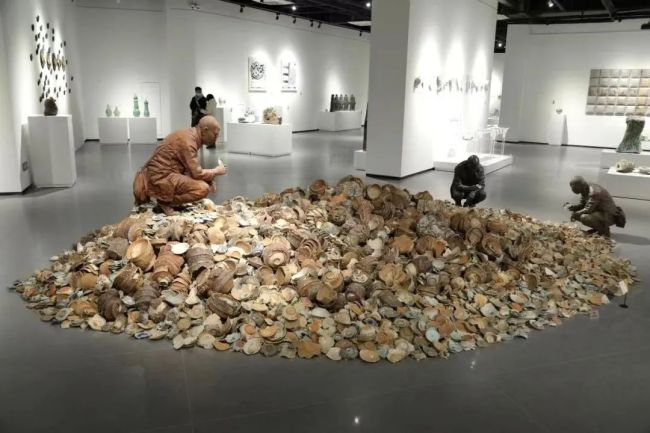 2023景德镇国际陶瓷艺术双年展 | 总策展人吕品昌 、Torbjørn Kvasbø ：延续“瓷的精神”，踏上“瓷的旅程”