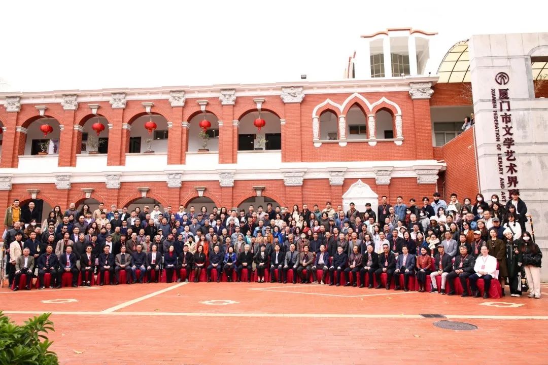 厦门市美术家协会举行第七届第一次会员代表大会，陈金华当选主席