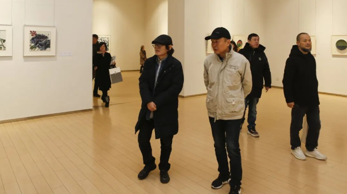 “众行——叶建新、管家庆、潘长学陶瓷艺术作品展”在武汉开幕