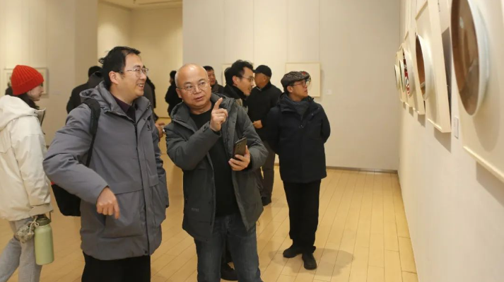 “众行——叶建新、管家庆、潘长学陶瓷艺术作品展”在武汉开幕