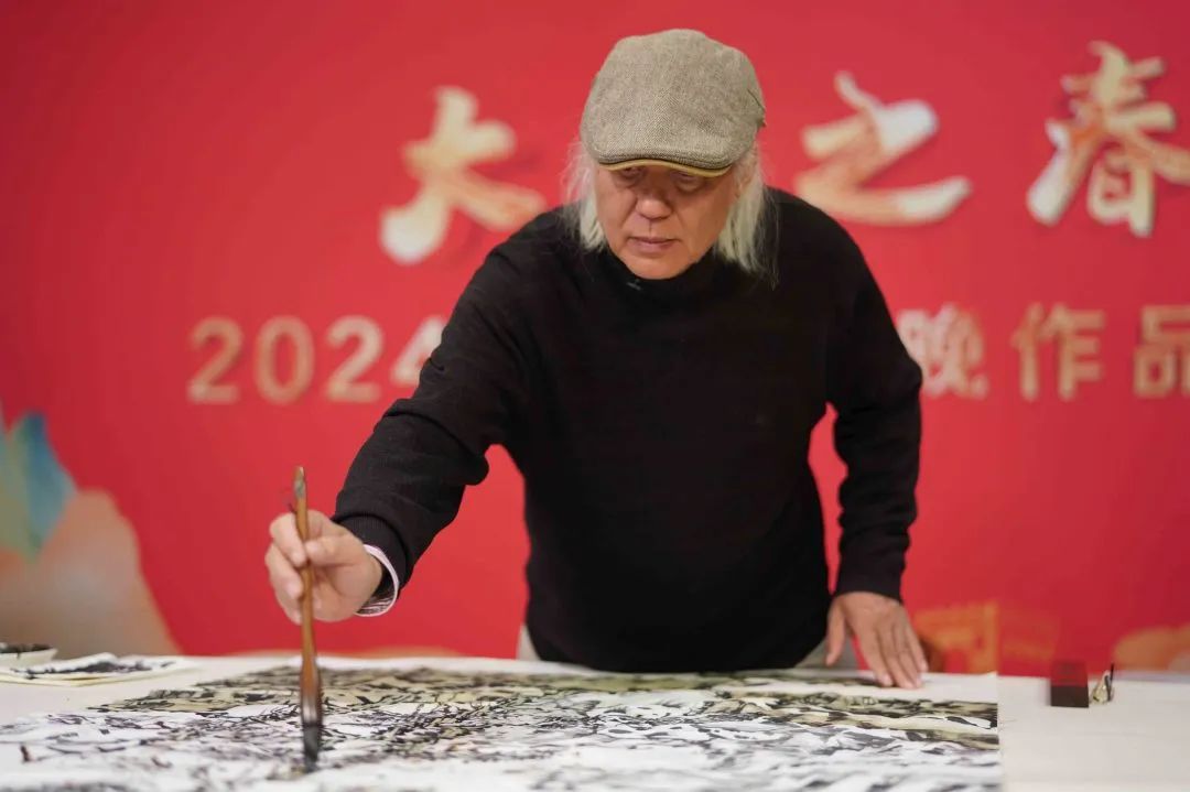 2024美术界春晚作品展播 | 谢麟《春风又绿江南岸》：笔墨添香书画间