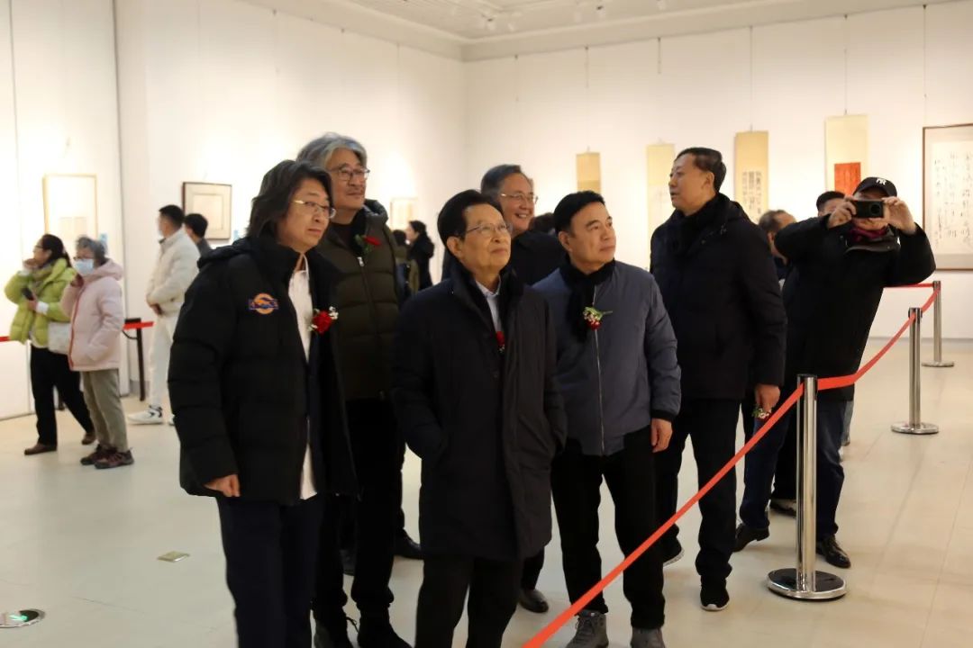 “但开风气——青岛近现代名家书法遗墨大展”在青岛开幕，展览至2024年1月3日