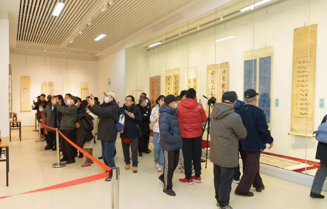 “但开风气——青岛近现代名家书法遗墨大展”在青岛开幕，展览至2024年1月3日