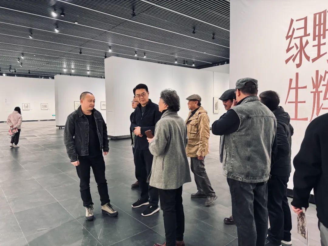 “绿野生辉——买鸿钧艺术展”在贵州美术馆隆重开幕，展期至2024年1月14日