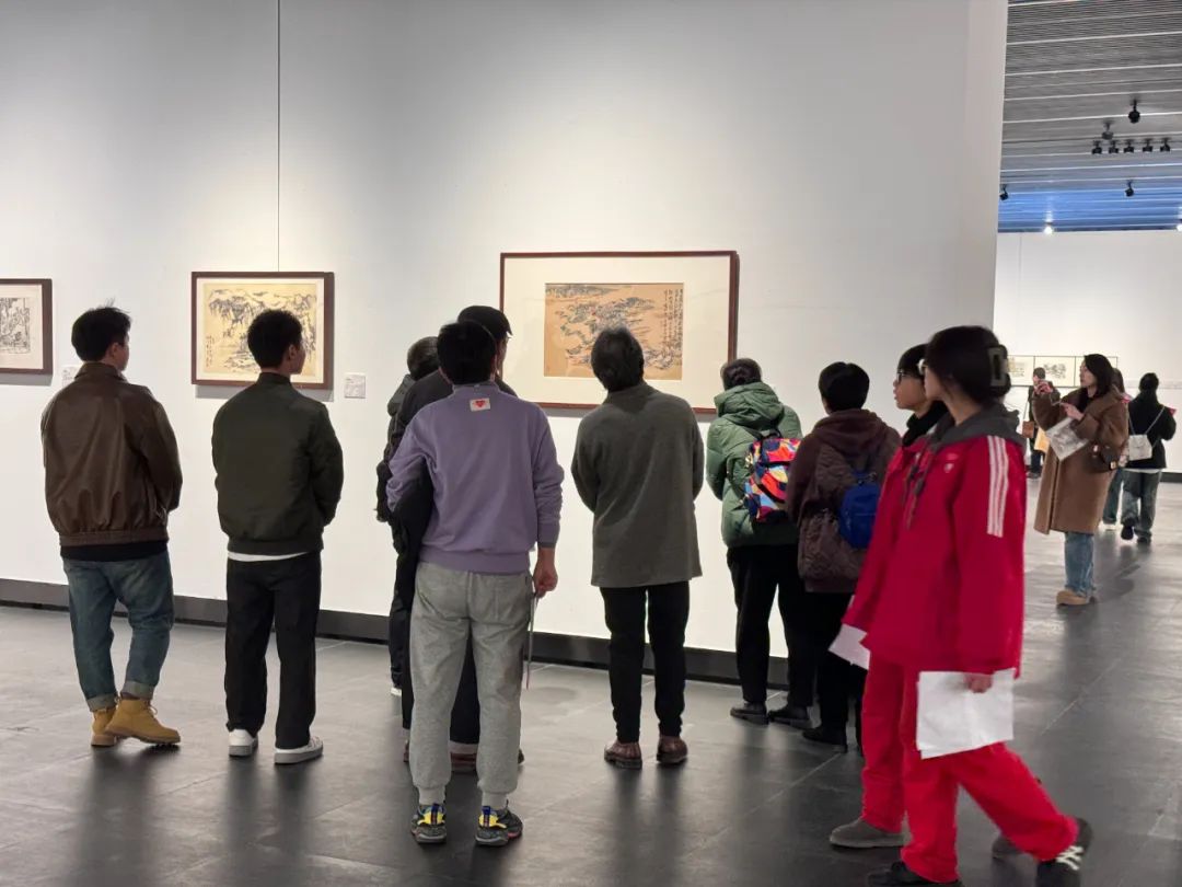 “绿野生辉——买鸿钧艺术展”在贵州美术馆隆重开幕，展期至2024年1月14日