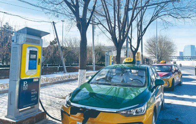 新能源出租车“不抗冻”，一天跑四趟换电站，北方越冬困局何时有解？