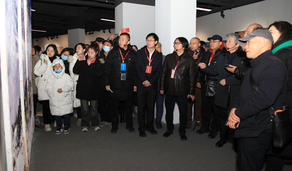 中国美术家协会组织专家到河南观摩指导第十四届全国美展作品创作