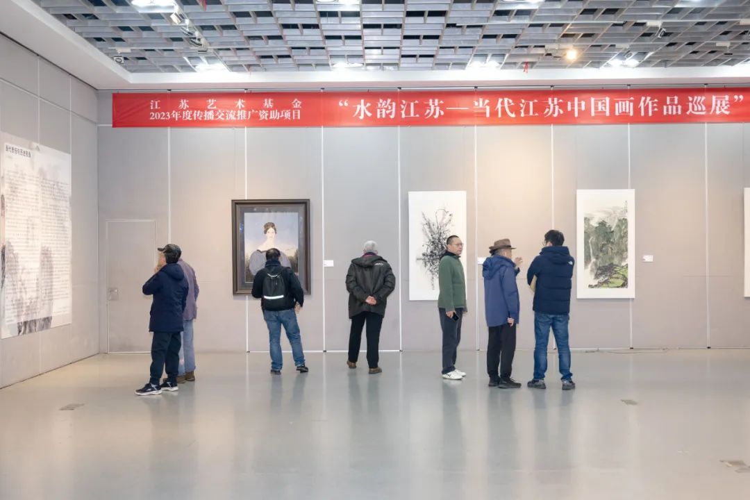 “水韵江苏——当代江苏中国画作品巡展首展”昨日在南京开幕