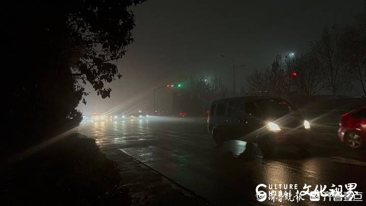 济南多路段路灯集体“失明” ，市民摸黑回家很犯愁