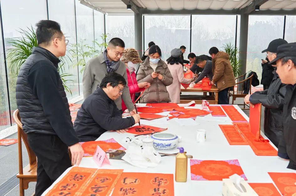 艺术惠风行动——甲辰迎新·名家送“福”雅集暨徐惠泉人物画写生作品展在苏州展出