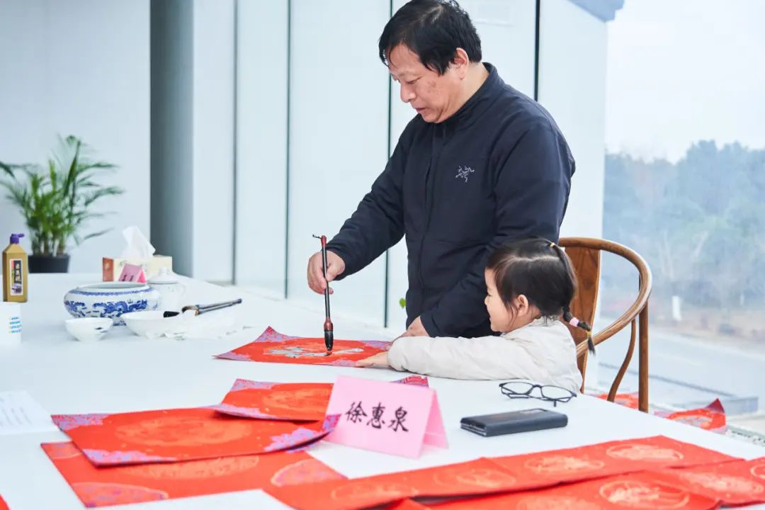 艺术惠风行动——甲辰迎新·名家送“福”雅集暨徐惠泉人物画写生作品展在苏州展出