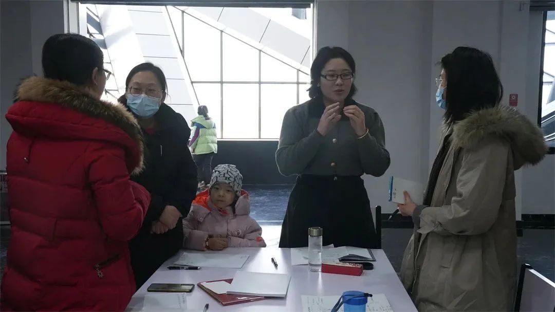 一场亲子之间的双向奔赴之旅——济南市美术馆举办“感受语言之美——教练式父母沟通的8个技巧”讲座