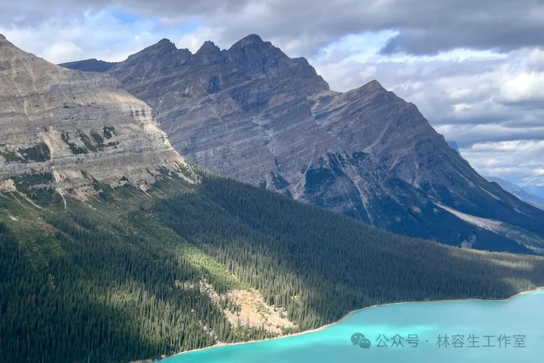 阅读山的故事，写下水的诗句——去年秋天，林容生写生加拿大班夫国家公园