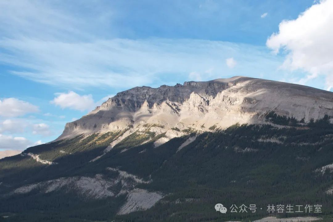 阅读山的故事，写下水的诗句——去年秋天，林容生写生加拿大班夫国家公园